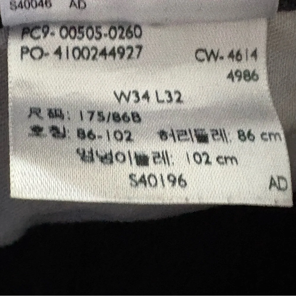 Levi’s 505 Jeans 34 x 23.5 (tag 34x32)‎ Black Regular Fit Cropped Classic Denim